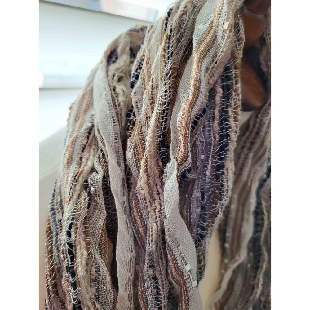 Round scarf - Picture 2 of 4
